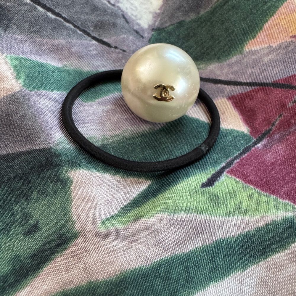 Authentic CHANEL Pearl Hair Tie - Black and Cream